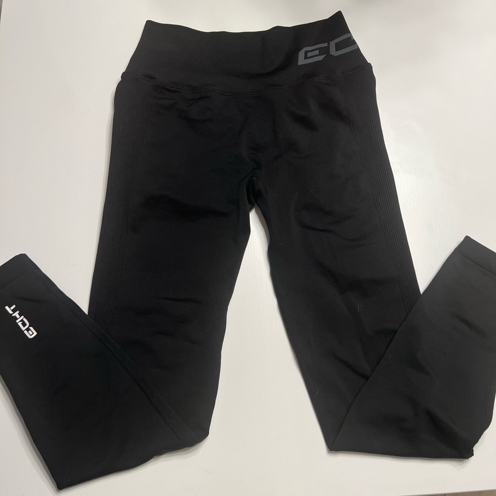 Black ECHT scrunch butt leggings